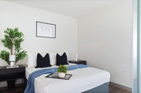 Comfy 2BR Apt Only a-4-min Walk to Victoria Market